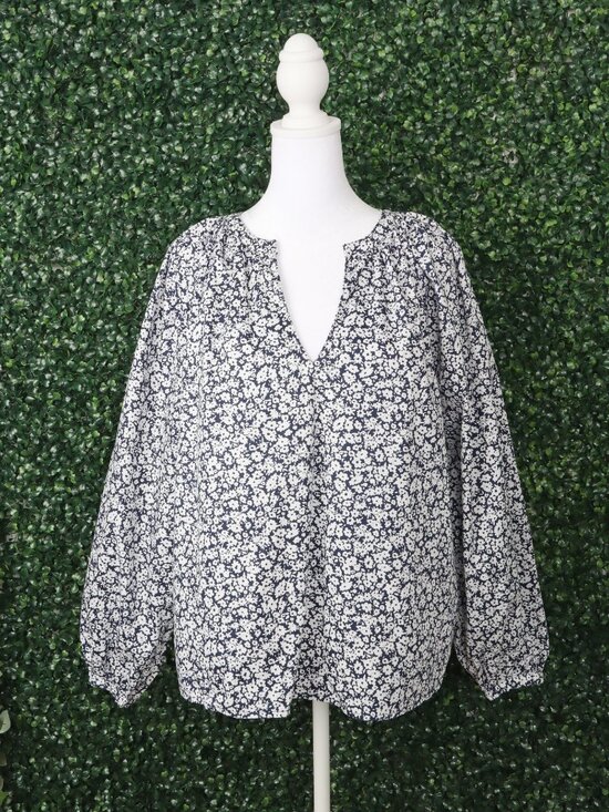 Old Navy Tops - Old Navy Women's Medium Navy White Floral Long Sleeve Peasant Blouse Boho